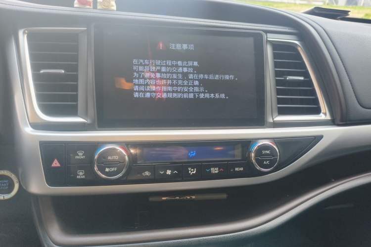 Used Toyota Highlander 2018 2.0T Four-Wheel Drive Luxury Edition 7 Seats China V Emission Standard Audio And AC Panel