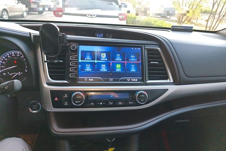 Used Toyota Highlander 2018 2.0T Four-Wheel Drive Luxury Edition 7 Seats China V Emission Standard Audio And AC Panel