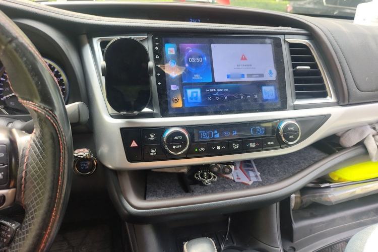 Used Toyota Highlander 2018 2.0T Four-Wheel Drive Luxury Version 7 Seats China VI Standard Audio And AC Panel