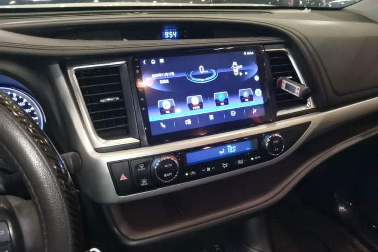 Used Toyota Highlander 2018 2.0T Four-Wheel Drive Luxury Version 7 Seats China VI Standard Audio And AC Panel