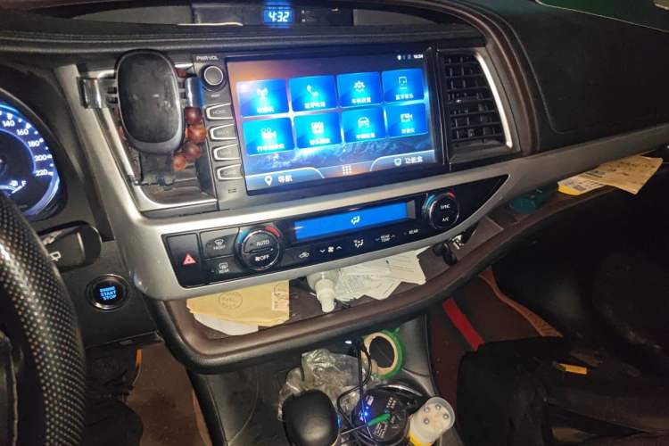 Used Toyota Highlander 2018 2.0T Four-Wheel Drive Luxury Version 7 Seats China VI Standard Audio And AC Panel