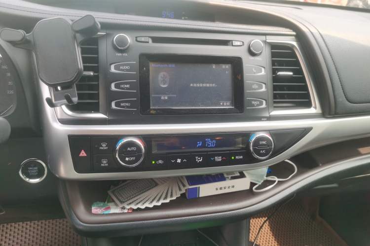 Used Toyota Highlander 2018 2.0T Four-Wheel Drive Luxury Edition 7 Seats China V Emission Standard Audio And AC Panel