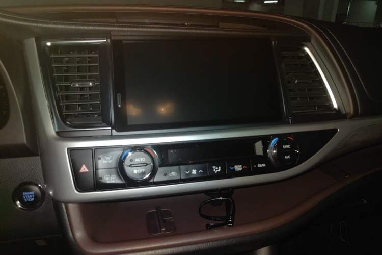 Used Toyota Highlander 2018 2.0T Four-Wheel Drive Supreme Edition 7-Seater China VI Audio And AC Panel
