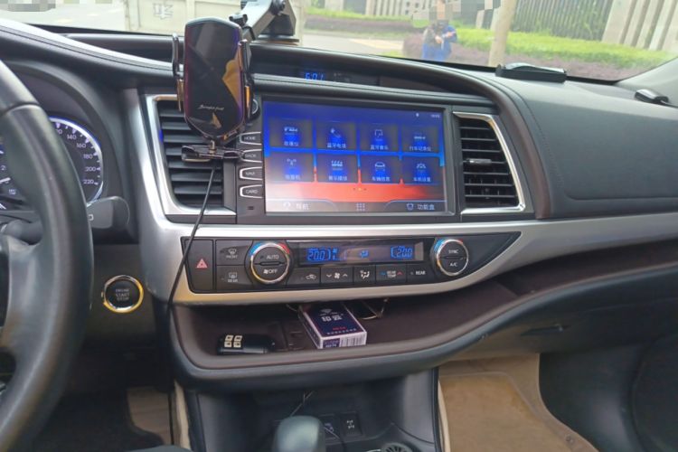 Used Toyota Highlander 2018 2.0T Four-Wheel Drive Luxury Version 7 Seats China VI Standard Audio And AC Panel