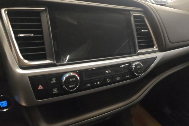 Used Toyota Highlander 2018 2.0T Four-Wheel Drive Prestige Version 7 Seats China V Emission Standard Audio And AC Panel