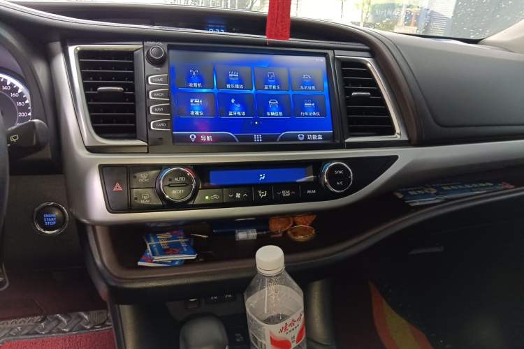 Used Toyota Highlander 2018 2.0T Four-Wheel Drive Luxury Version 7 Seats China VI Standard Audio And AC Panel