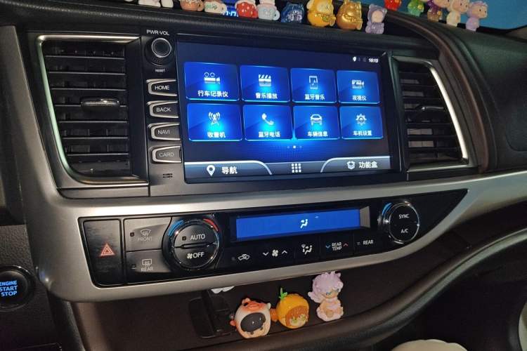 Used Toyota Highlander 2018 2.0T Four-Wheel Drive Luxury Edition 7 Seats China V Emission Standard Audio And AC Panel