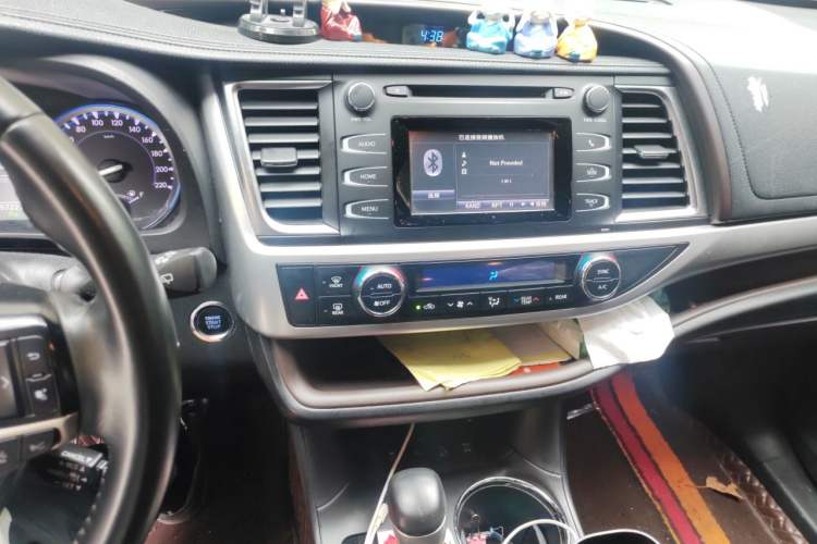 Used Toyota Highlander 2018 2.0T Four-Wheel Drive Luxury Version 7 Seats China VI Standard Audio And AC Panel