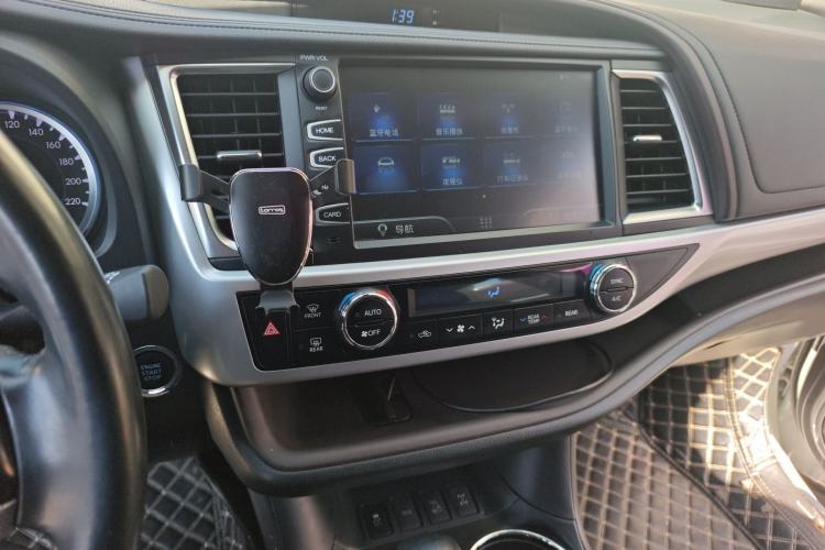 Used Toyota Highlander 2018 2.0T Four-Wheel Drive Luxury Edition 7 Seats China V Emission Standard Audio And AC Panel