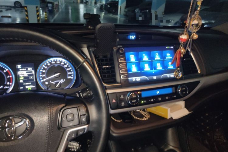 Used Toyota Highlander 2018 2.0T Four-Wheel Drive Luxury Edition 7 Seats China V Emission Standard Audio And AC Panel