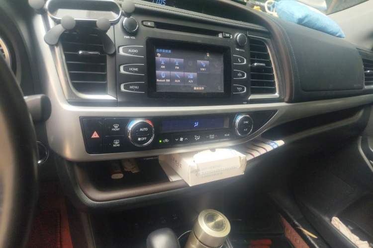 Used Toyota Highlander 2018 2.0T Four-Wheel Drive Luxury Version 7 Seats China VI Standard Audio And AC Panel