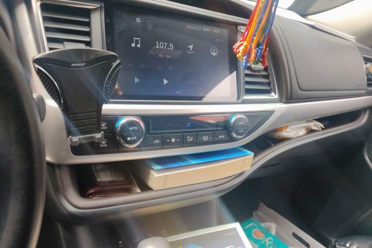 Used Toyota Highlander 2018 2.0T Four-Wheel Drive Prestige Version 7 Seats China V Emission Standard Audio And AC Panel