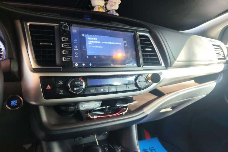 Used Toyota Highlander 2018 2.0T Four-Wheel Drive Luxury Version 7 Seats China VI Standard Audio And AC Panel