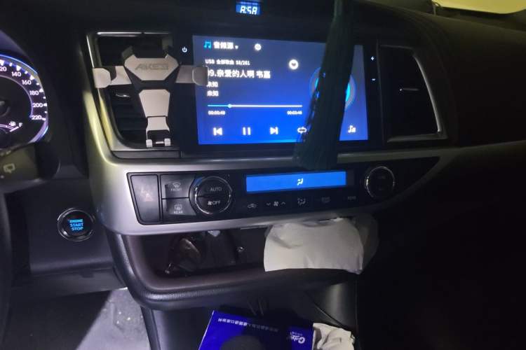 Used Toyota Highlander 2018 2.0T Four-Wheel Drive Prestige Version 7 Seats China V Emission Standard Audio And AC Panel
