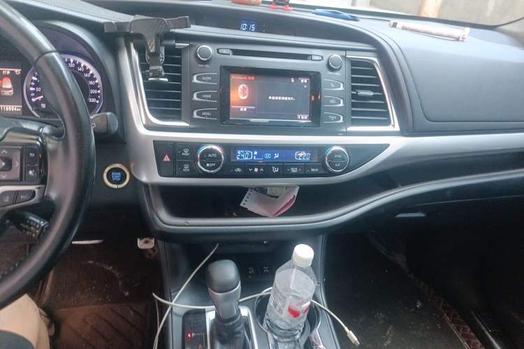 Used Toyota Highlander 2018 2.0T Four-Wheel Drive Luxury Edition 7 Seats China V Emission Standard Audio And AC Panel