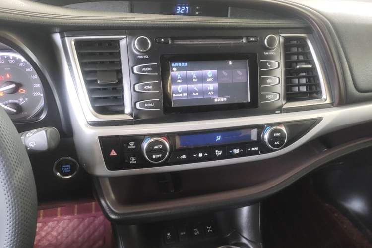 Used Toyota Highlander 2018 2.0T Four-Wheel Drive Luxury Edition 7 Seats China V Emission Standard Audio And AC Panel