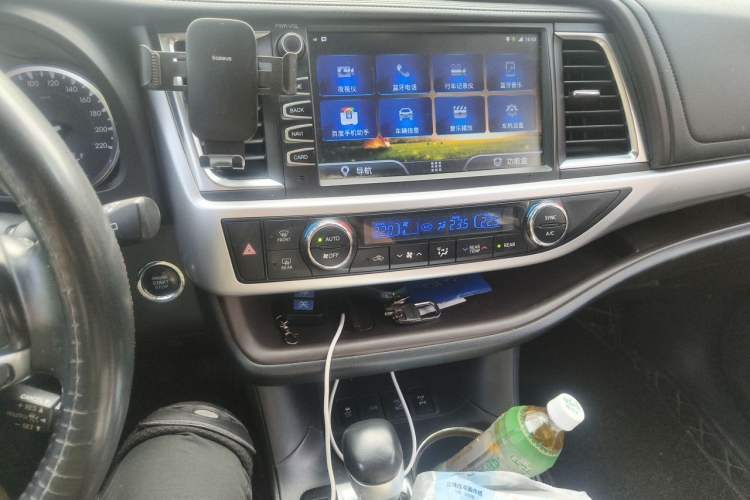 Used Toyota Highlander 2018 2.0T Four-Wheel Drive Luxury Version 7 Seats China VI Standard Audio And AC Panel