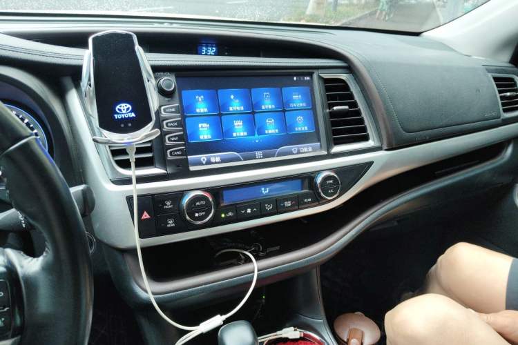 Used Toyota Highlander 2018 2.0T Four-Wheel Drive Luxury Version 7 Seats China VI Standard Audio And AC Panel