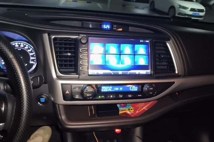 Used Toyota Highlander 2018 2.0T Four-Wheel Drive Luxury Version 7 Seats China VI Standard Audio And AC Panel