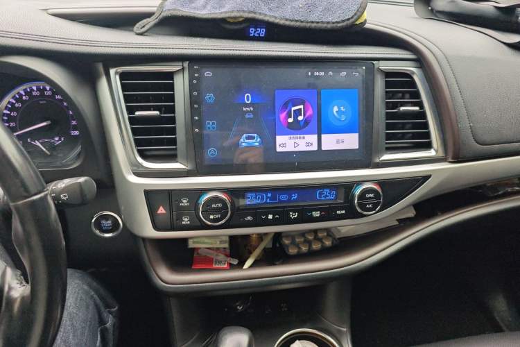 Used Toyota Highlander 2018 2.0T Four-Wheel Drive Luxury Edition 7 Seats China V Emission Standard Audio And AC Panel