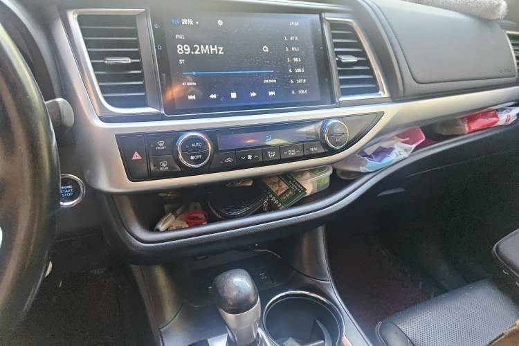 Used Toyota Highlander 2018 2.0T Four-Wheel Drive Prestige Version 7 Seats China V Emission Standard Audio And AC Panel