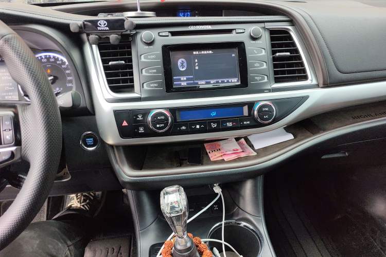 Used Toyota Highlander 2018 2.0T Four-Wheel Drive Prestige Version 7 Seats China VI Standard Audio And AC Panel