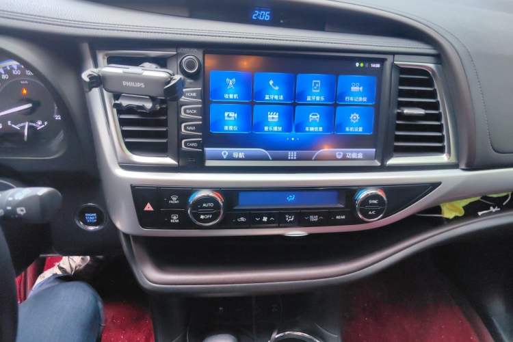 Used Toyota Highlander 2018 2.0T Four-Wheel Drive Luxury Version 7 Seats China VI Standard Audio And AC Panel