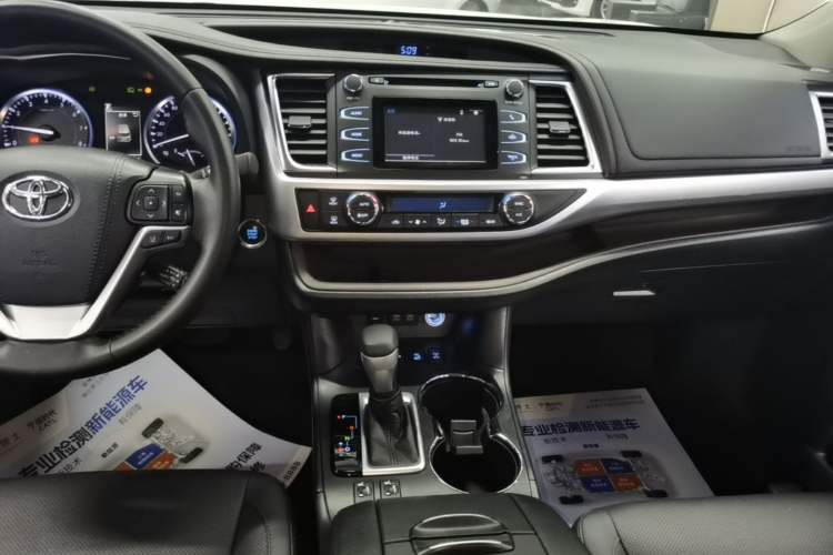 Used Toyota Highlander 2018 2.0T Four-Wheel Drive Luxury Version 7 Seats China VI Standard Audio And AC Panel