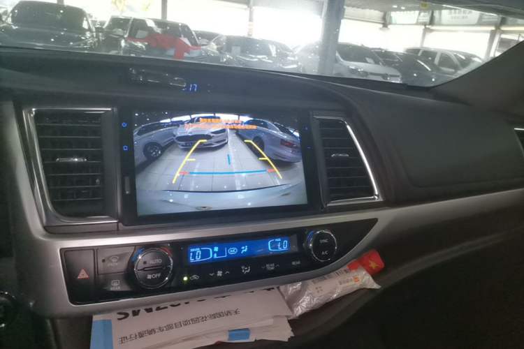 Used Toyota Highlander 2018 2.0T Four-Wheel Drive Luxury Version 7 Seats China VI Standard Audio And AC Panel