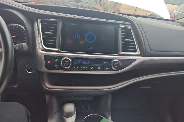 Used Toyota Highlander 2018 2.0T Four-Wheel Drive Supreme Edition 7-Seater China VI Audio And AC Panel