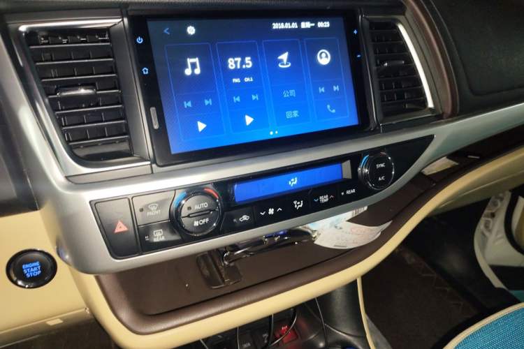 Used Toyota Highlander 2018 2.0T Four-Wheel Drive Prestige Version 7 Seats China V Emission Standard Audio And AC Panel