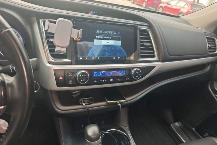 Used Toyota Highlander 2018 2.0T Four-Wheel Drive Luxury Edition 7 Seats China V Emission Standard Audio And AC Panel