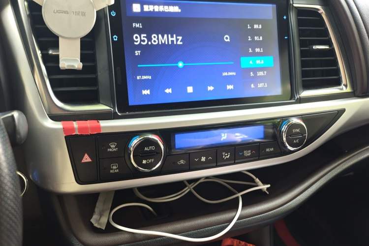 Used Toyota Highlander 2018 2.0T Four-Wheel Drive Prestige Version 7 Seats China VI Standard Audio And AC Panel