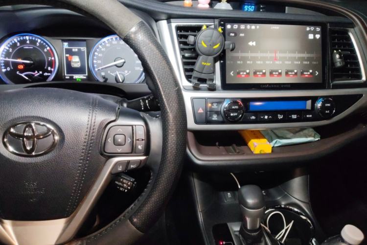 Used Toyota Highlander 2018 2.0T Four-Wheel Drive Luxury Version 7 Seats China VI Standard Audio And AC Panel