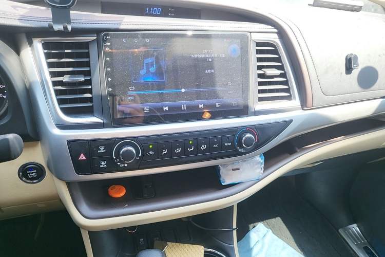 Used Toyota Highlander 2018 2.0T Two-Wheel Drive Elite Version 5 Seats China VI Standard Audio And AC Panel