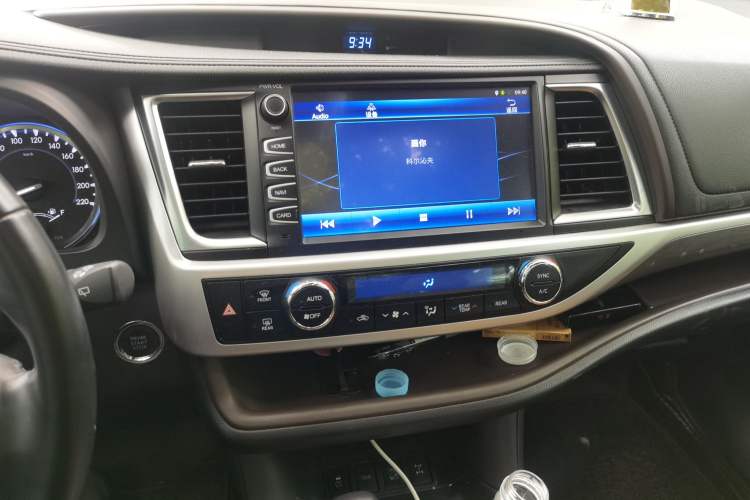 Used Toyota Highlander 2018 2.0T Four-Wheel Drive Knight Edition 7 Seats China VI Standard Audio And AC Panel