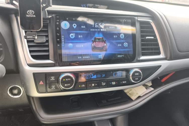 Used Toyota Highlander 2018 2.0T Four-Wheel Drive Luxury Version 7 Seats China VI Standard Audio And AC Panel