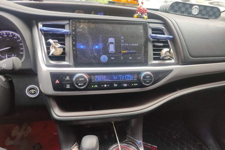 Used Toyota Highlander 2018 2.0T Four-Wheel Drive Luxury Version 7 Seats China VI Standard Audio And AC Panel