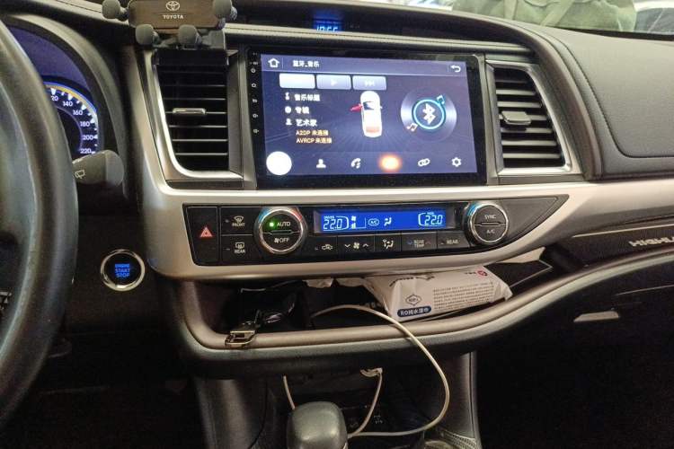Used Toyota Highlander 2018 2.0T Four-Wheel Drive Luxury Version 7 Seats China VI Standard Audio And AC Panel
