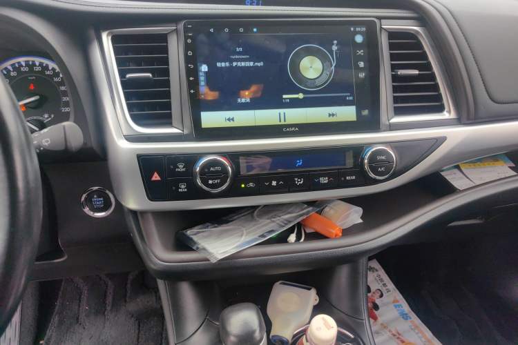 Used Toyota Highlander 2018 2.0T Four-Wheel Drive Luxury Version 7 Seats China VI Standard Audio And AC Panel