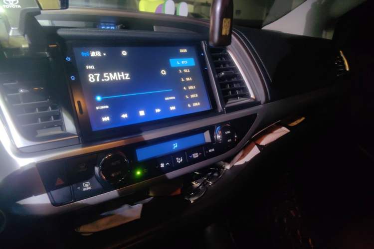 Used Toyota Highlander 2018 2.0T Four-Wheel Drive Prestige Version 7 Seats China VI Standard Audio And AC Panel