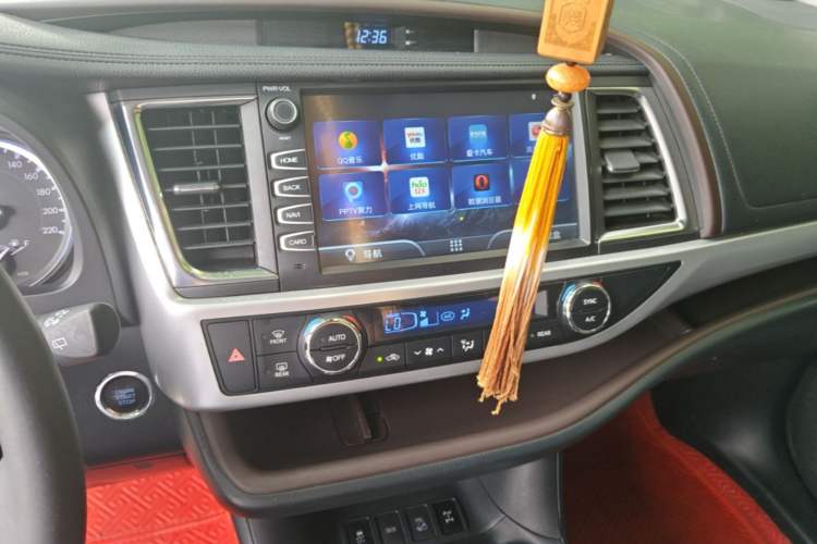 Used Toyota Highlander 2018 2.0T Four-Wheel Drive Luxury Edition 7 Seats China V Emission Standard Audio And AC Panel