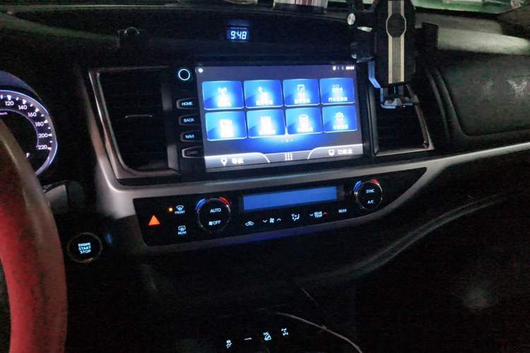 Used Toyota Highlander 2018 2.0T Four-Wheel Drive Knight Edition 7 Seats China VI Standard Audio And AC Panel