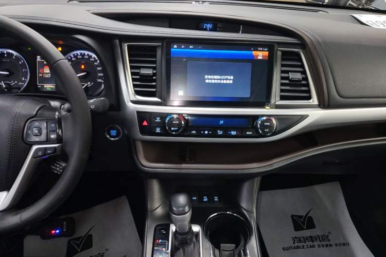 Used Toyota Highlander 2018 2.0T Four-Wheel Drive Luxury Edition 7 Seats China V Emission Standard Audio And AC Panel