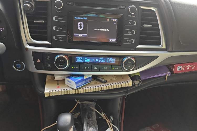 Used Toyota Highlander 2018 2.0T Four-Wheel Drive Knight Edition 7 Seats China VI Standard Audio And AC Panel