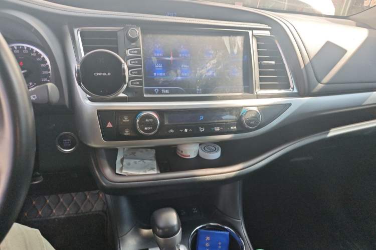 Used Toyota Highlander 2018 2.0T Four-Wheel Drive Luxury Version 7 Seats China VI Standard Audio And AC Panel