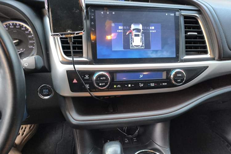 Used Toyota Highlander 2018 2.0T Four-Wheel Drive Luxury Edition 7 Seats China V Emission Standard Audio And AC Panel