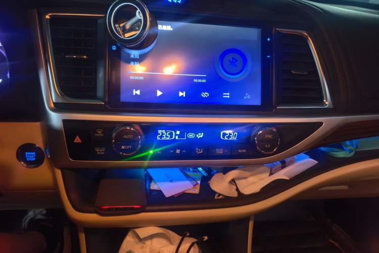 Used Toyota Highlander 2018 2.0T Four-Wheel Drive Supreme Edition 7-Seater China VI Audio And AC Panel