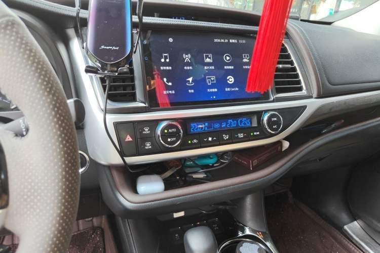 Used Toyota Highlander 2018 2.0T Four-Wheel Drive Prestige Version 7 Seats China VI Standard Audio And AC Panel