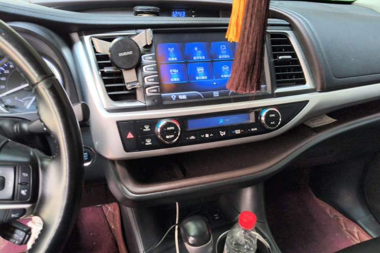 Used Toyota Highlander 2018 2.0T Four-Wheel Drive Luxury Version 7 Seats China VI Standard Audio And AC Panel